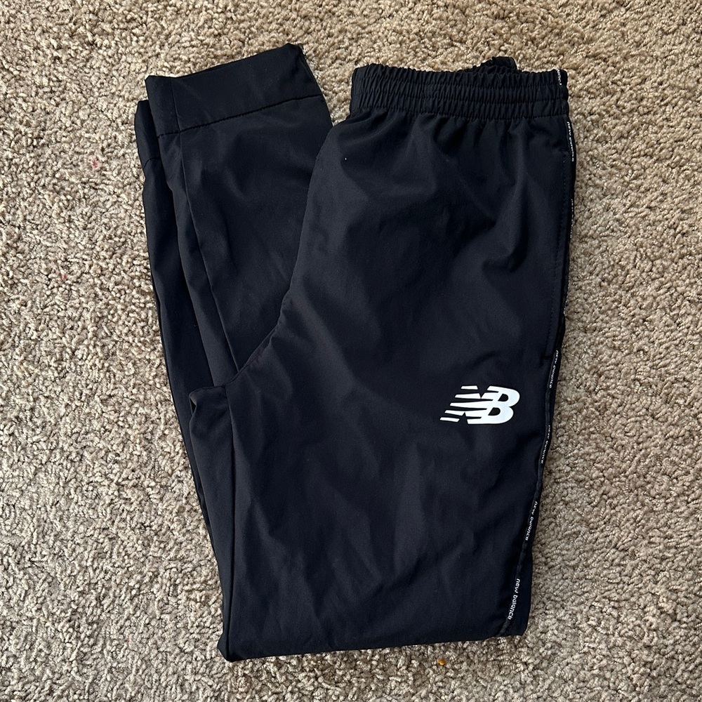 New Balance Joggers Lined Athletic Pants Mens Medium Black w/ White Word Detail